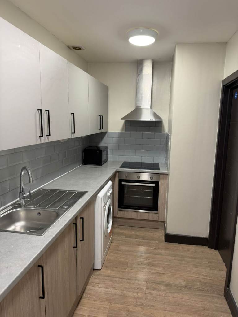 DSS ACCEPTED - Studio Flat Available in, Middle Road, Streatham, London SW16