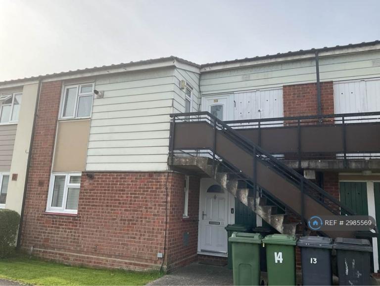 1 bedroom flat in Popley, Basingstoke, RG24 (1 bed) (#2985569)