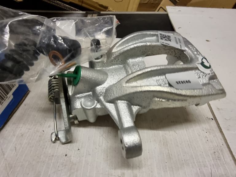 Rear Left (N/S) Brake Caliper for Jaguar X Type models - BENDIX 593524