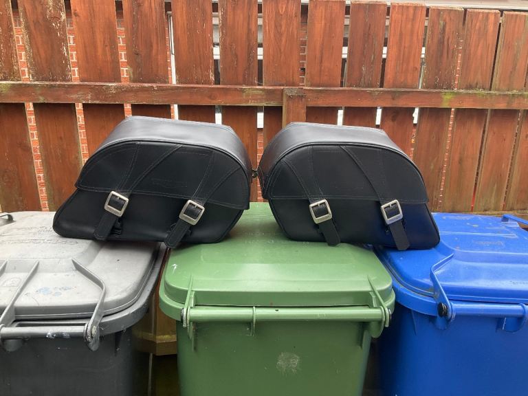 Triumph T120/T100 leather saddle bags