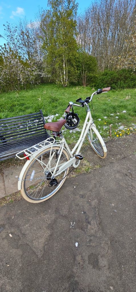 Cream Ladies City Bike with Rack 