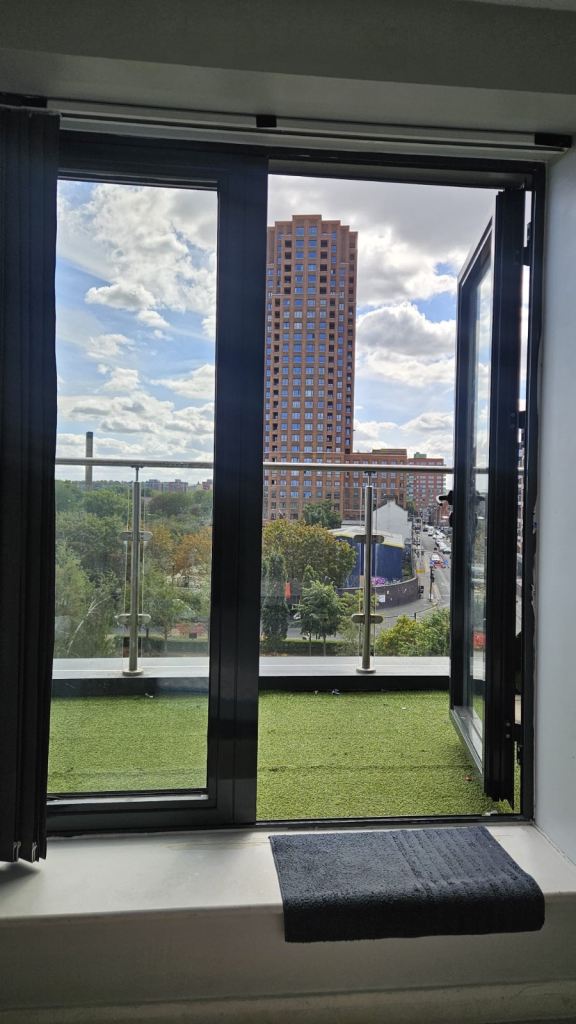 PRIVATE EN-SUITE ROOM WITH PRIVATE TERRACE – AVAILABLE NOW