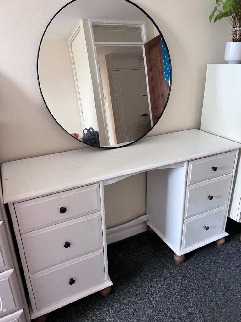 Solid wood dressing table
