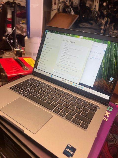 Dell Latitude 5330 Intel i7 12th Gen 32GB Ram 512Gb SSD Win 11 Pro