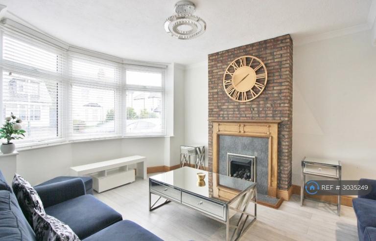 3 bedroom house in Brentwood Road, Romford, RM2 (3 bed) (#3035249)