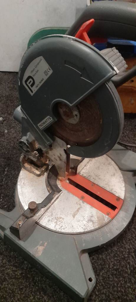 COMPOUND MITRE SAW