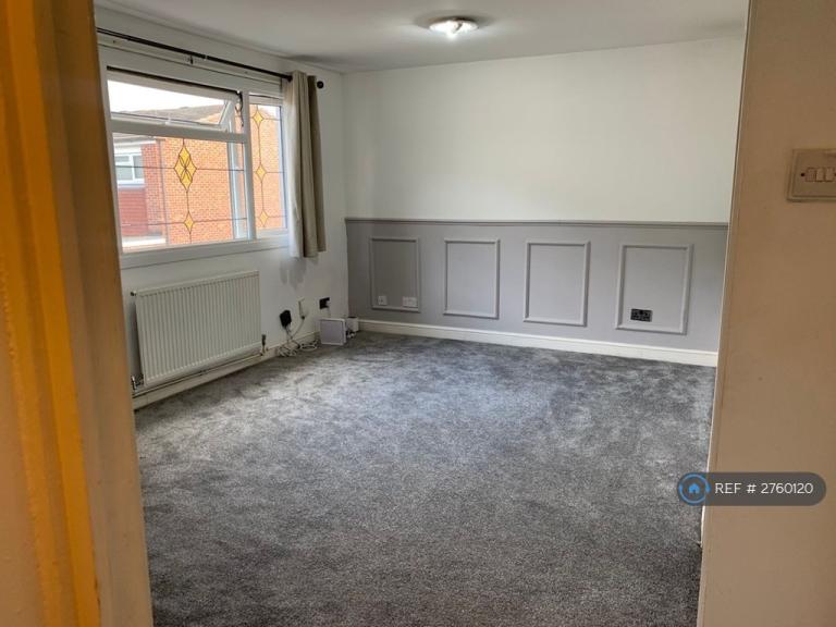 1 bedroom flat in Burgett Road, Slough, SL1 (1 bed) (#2760120)