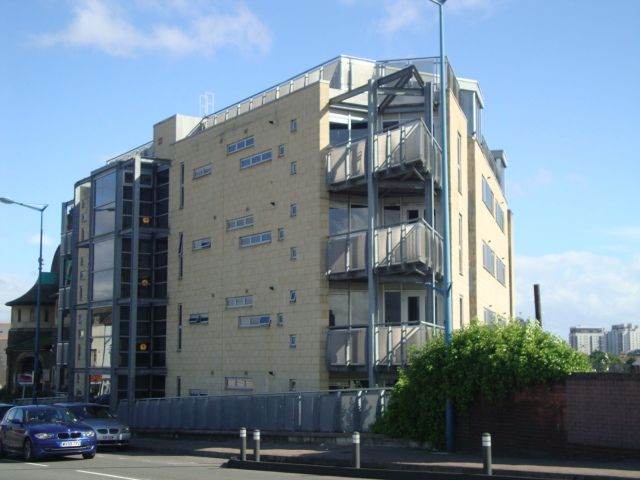 Modern Spacious open plan Double One Bedroom Apartment with Balcony at City Lofts Roath