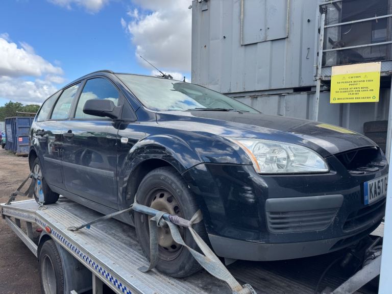 Ford focus mk2 estate 1.8 tdci 2007 black BREAKING FOR PARTS 