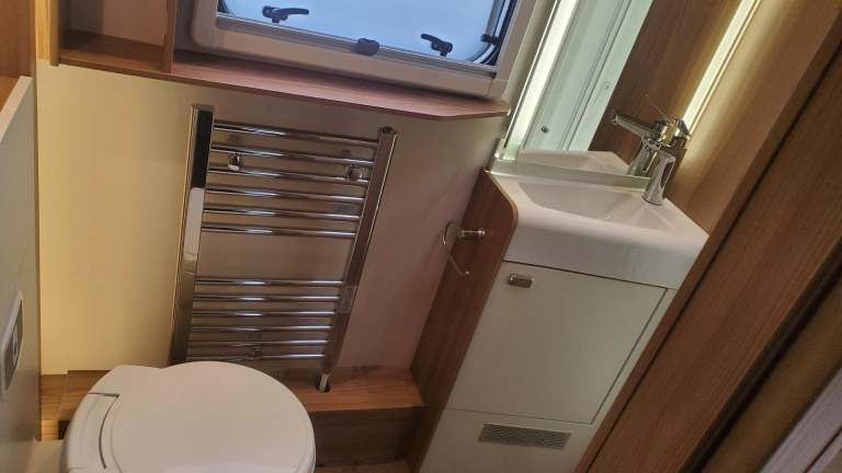 SWIFT BESSACARR 584 MOTORHOME french bed 4 berth 4 belts- 1 f owner