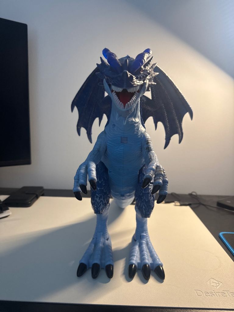 Toy dragon 