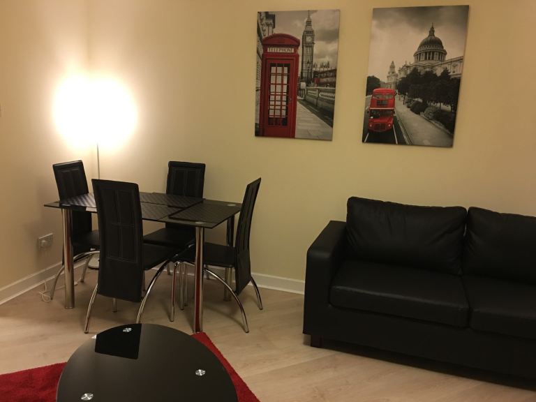 STUDENTS - WESTEND - 3 BEDROOM FLAT - JUNE