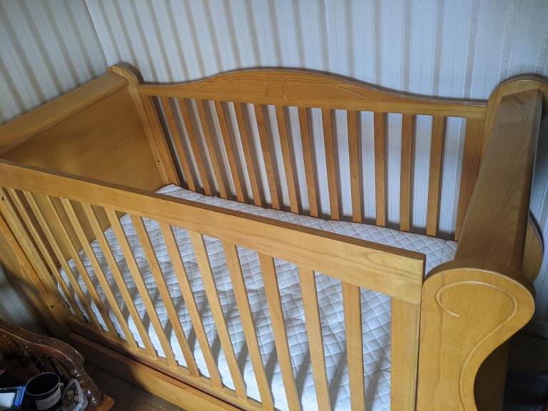 Tutti Bambini solid wood convertible cot bed