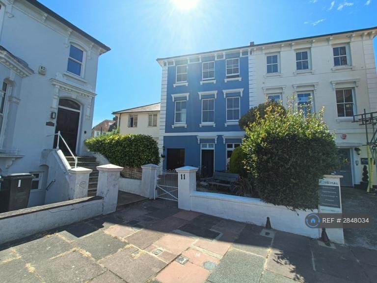 1 bedroom flat in April Lodge, Eastbourne, BN21 (1 bed) (#2848034)