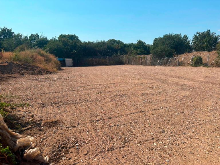 14000 square foot yard to rent 