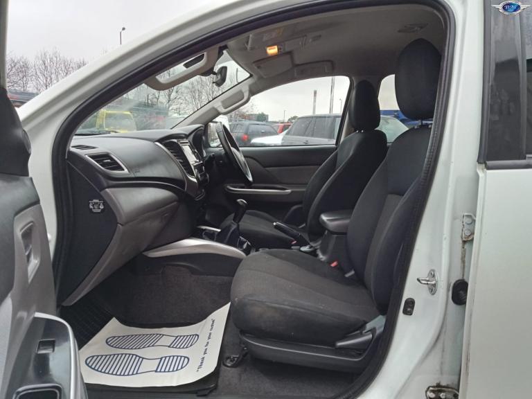 MITSUBISHI L200 2.4 DI-D DC Titan White Manual Diesel 2017