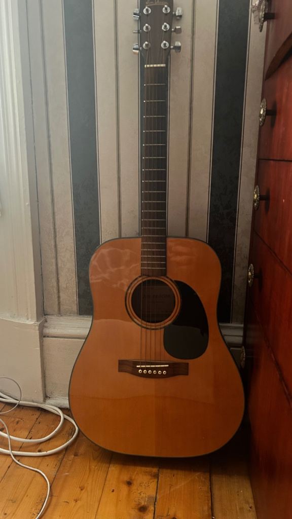 Acoustic Guitar (Natural Wood,6-string)