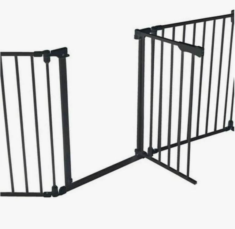 A new still boxed black metal 3 panal pet fence with door 