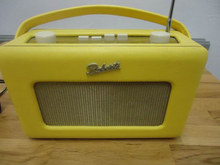 ROBERTS RADIO  INCUDES MAINS ADAPTOR AND LEAD             