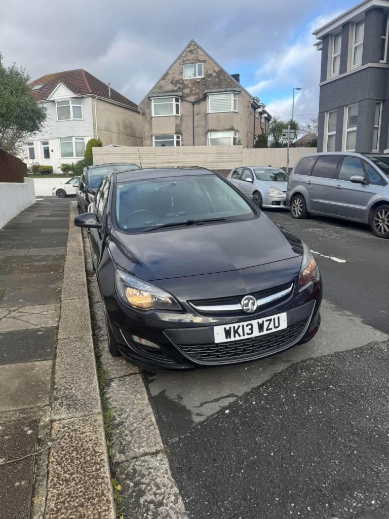 2013 Vauxhall Astra 1.6 Petrol Manual – 59,500 Miles. Comes with Carplay and cameras 