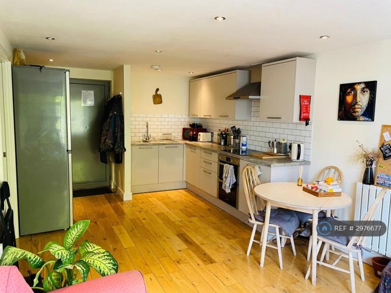3 bedroom flat in Gloucester Road, Horfield, Bristol, BS7 (3 bed) (#2976677)