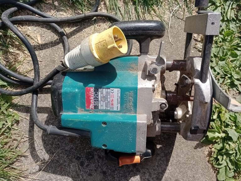 Makita 3612C Plunge Router – Used, Fully Functional