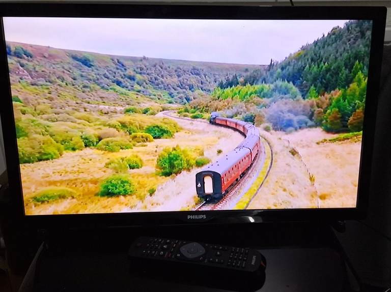Philips 22in TV model: 22PFT4000/12 in excellent condition,can use with fire stick as a smart tv 
