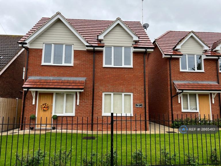 2 bedroom flat in Lavender Grove, Westcliff-On-Sea, SS0 (2 bed) (#2865413)