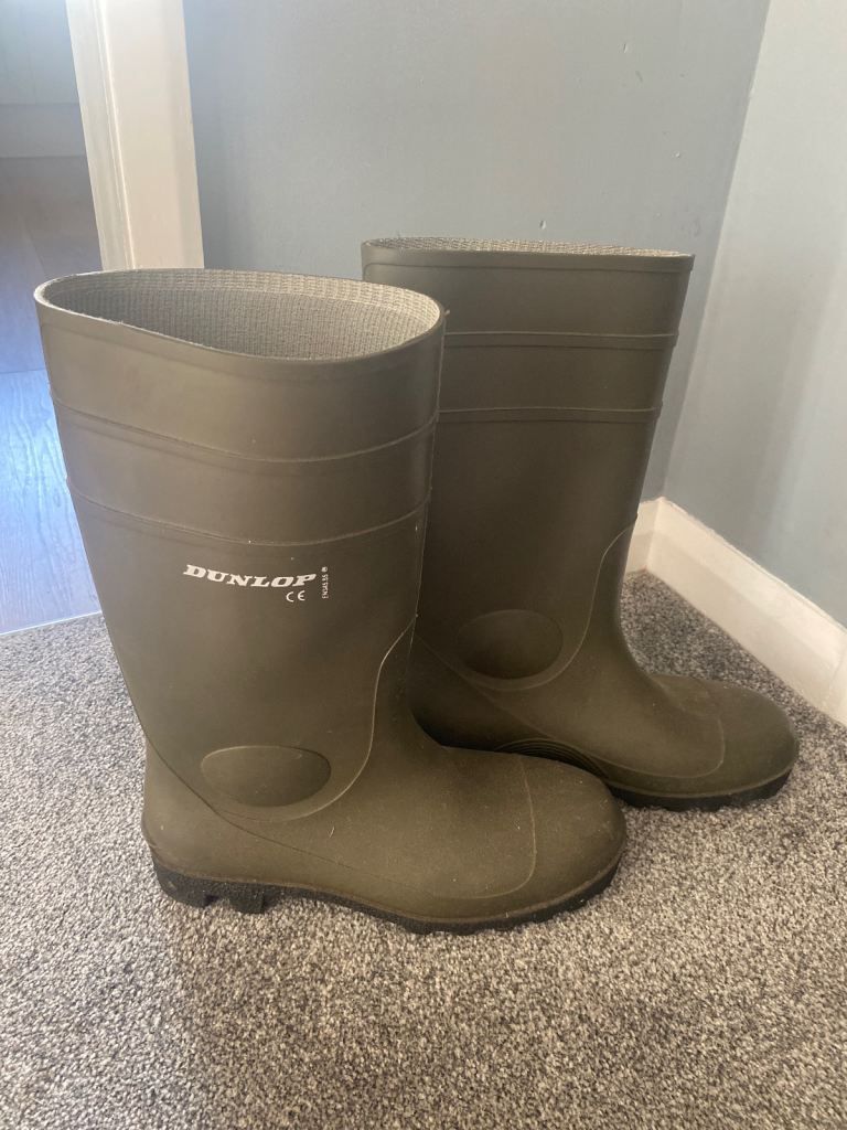 Size 12 safety boots steel caps and reinforced heel 