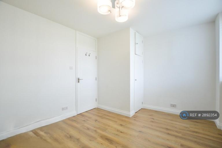 2 bedroom flat in Northgate Court, London, SW9 (2 bed) (#2892354)