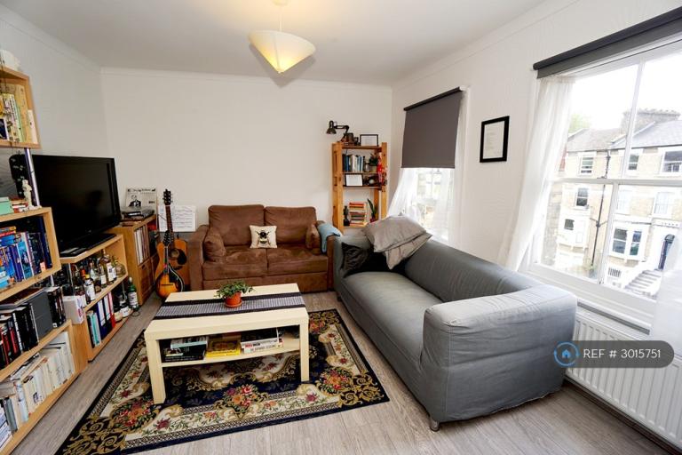 1 bedroom flat in Wray Crescent, London, N4 (1 bed) (#3015751)