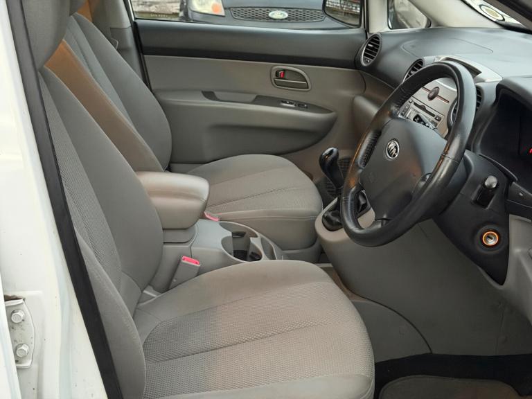 2009 Kia Carens 2.0 GS 5dr MPV Petrol Manual