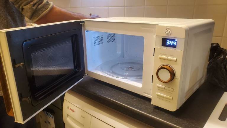 image for Swan Nordic microwave 20L