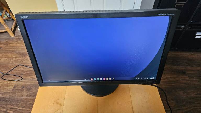 23" Monitor with connection and power lead