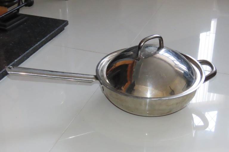 Marks and Spencer Stainless Steel Saute Pan With Lid 26cm Kitchen Cookware Frying Skillet Superb IG3