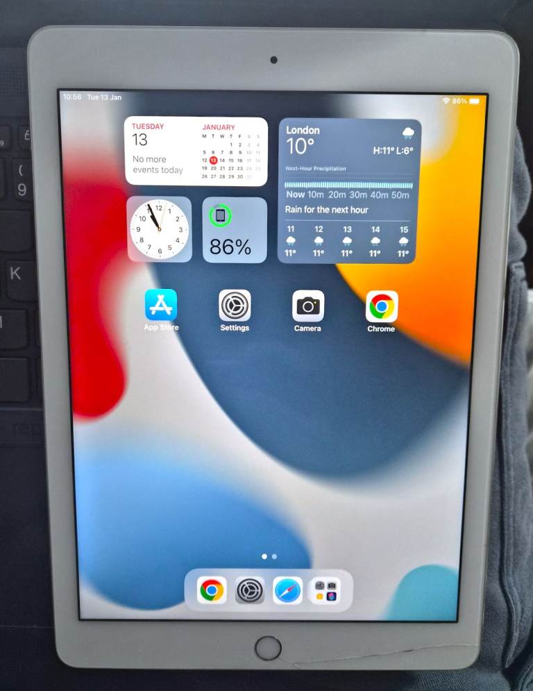 Apple iPad Air 2 16GB Silver – Fully Working – Includes New Charger and cable - New Battery