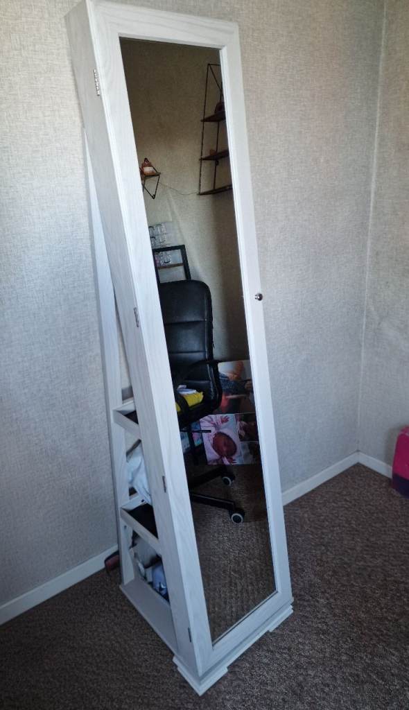 Mirrored Jewellery cabinet