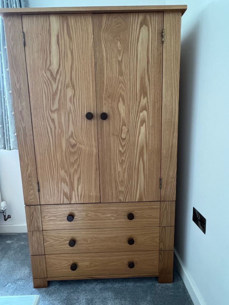 Solid Oak Wardrobe with Drawers – perfect condition 