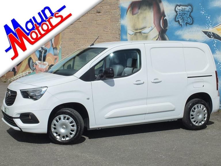 2023 Vauxhall Combo Cargo 2300 Pro L1 100PS Turbo D with AIR CON & SAT NAV 