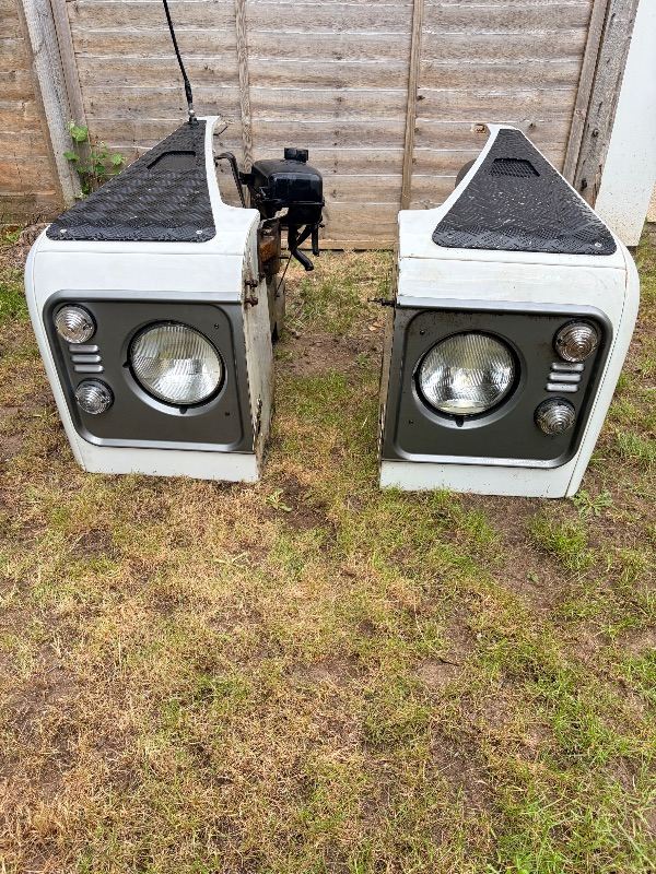 Land Rover Defender 300tdi Pair of wings 