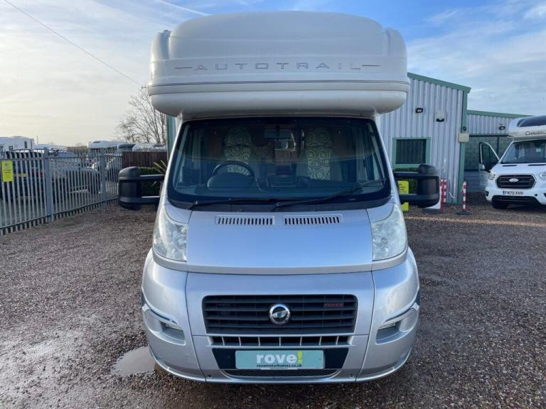 Auto-trail Arapaho 4 Berth 4 Belt End Lounge Motorhome automatic