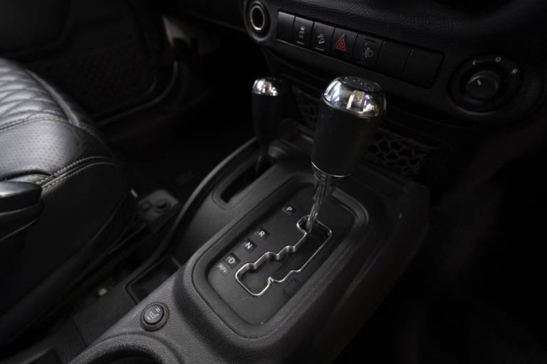 2013 Jeep Wrangler 2.8 CRD Sahara SUV 4dr Diesel Auto 4WD Euro 5 (197 bhp) CONVERTIBLE Diesel Aut...