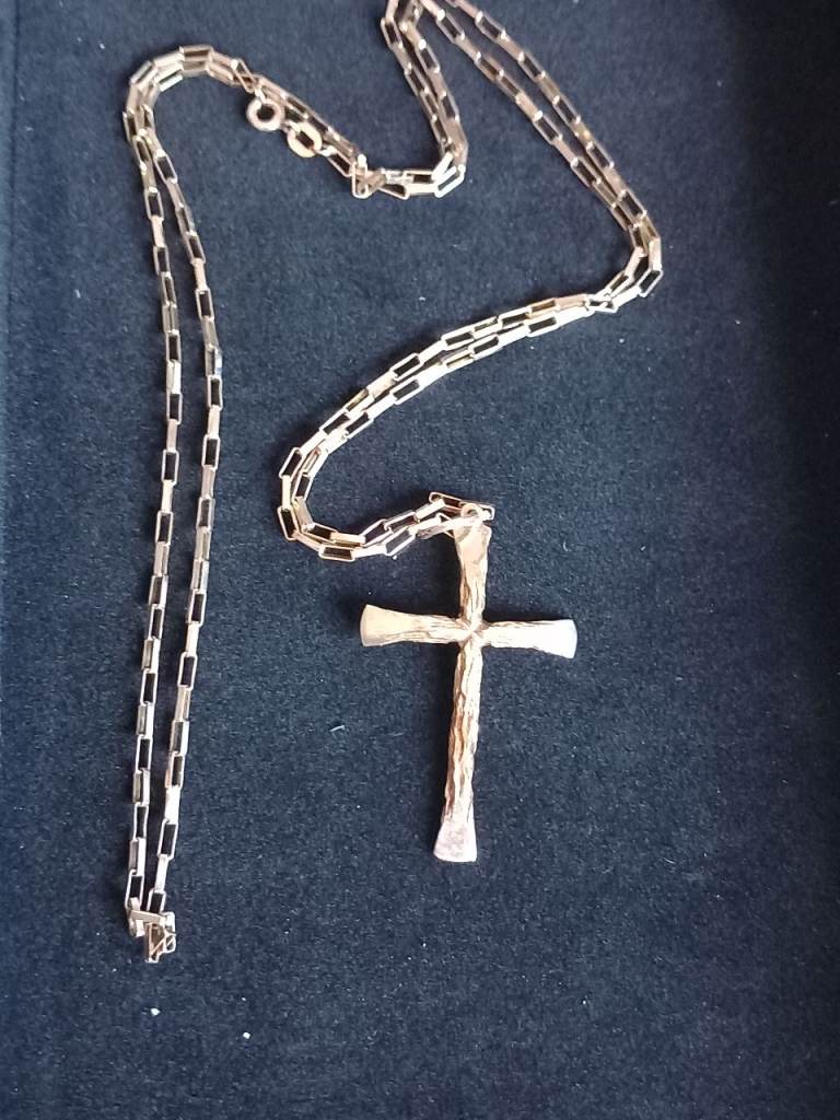 9ct gold crucifix and chain fantastic
