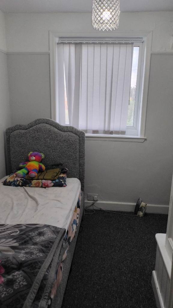 Room for Rent in sharing 275