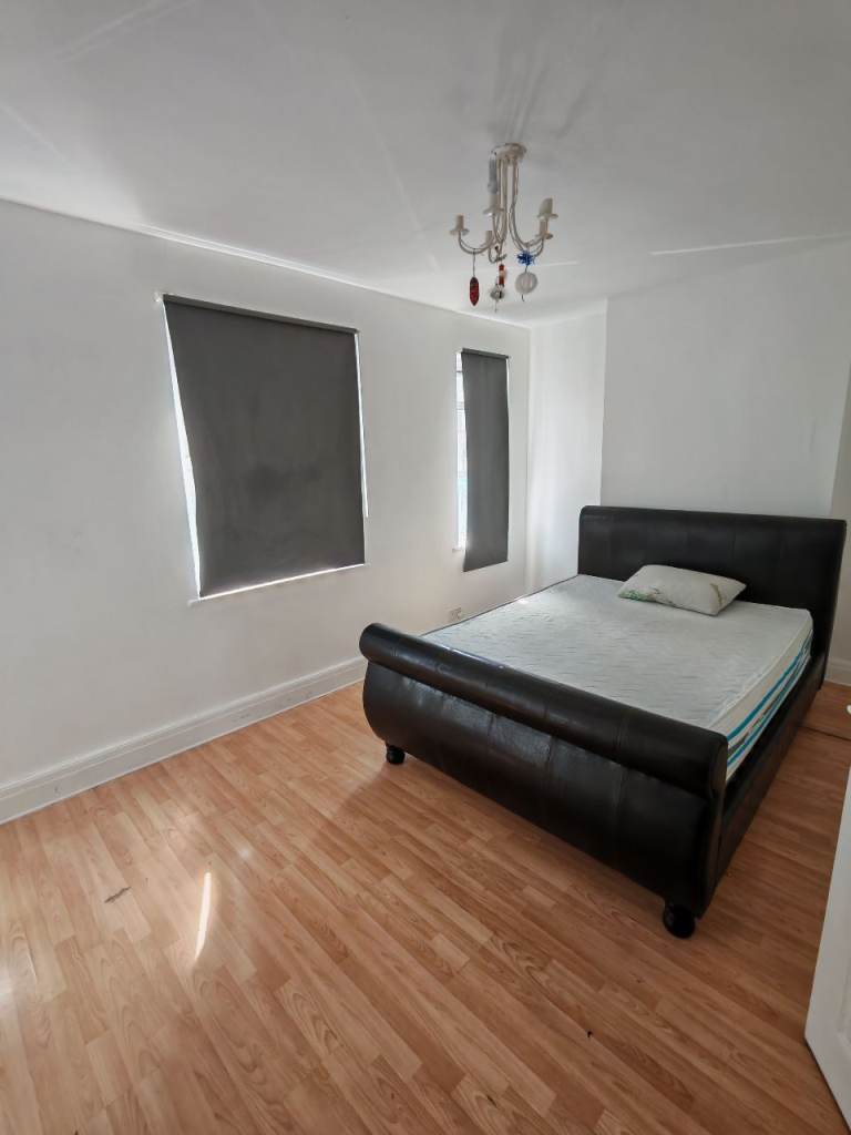A very big double room in a Shared House @ Dagenham RM8