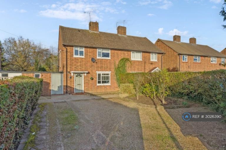 3 bedroom house in Maxwell Road, Beaconsfield, HP9 (3 bed) (#3026390)