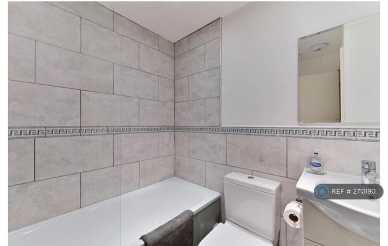 2 bedroom flat in Craignish Avenue, London, SW16 (2 bed) (#2713190)