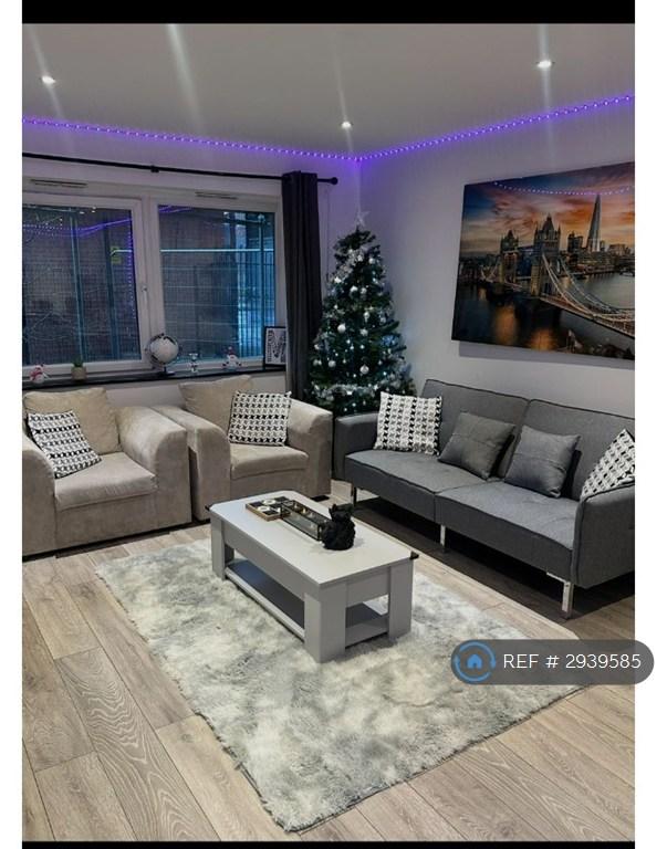 2 bedroom flat in Denmark Road, Manchester, M15 (2 bed) (#2939585)