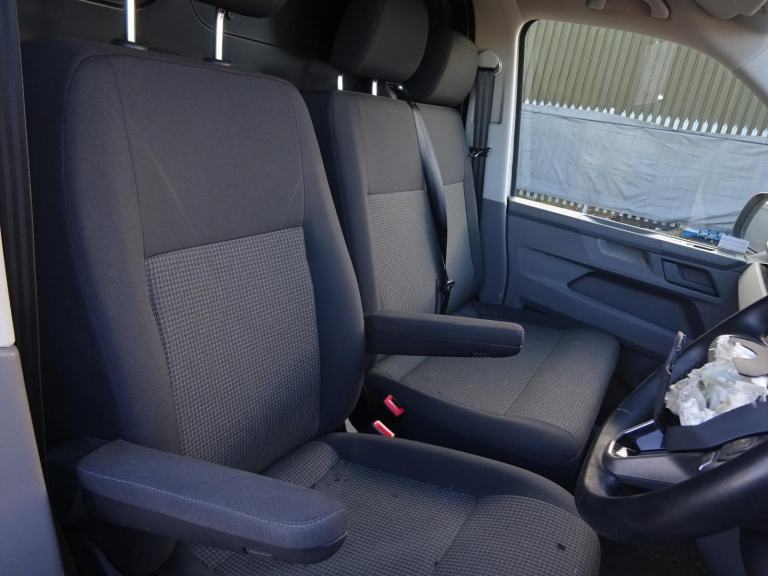 2024 74 REG VOLKSWAGEN TRANSPORTER T30 STARTLINE DIESEL VAN DAMAGED SALVAGE