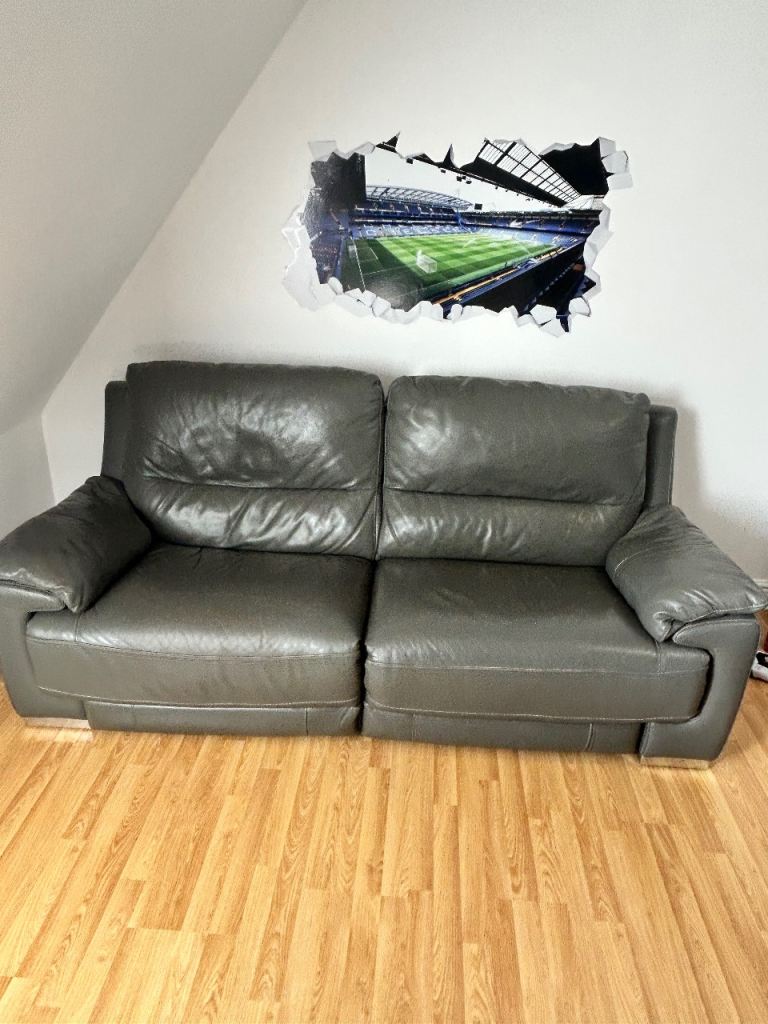 Large 2 Seater Reclining Sofa.